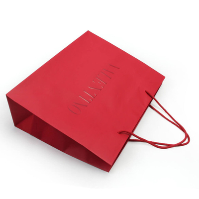 bolsas de papel de la ropa de la impresión en offset de 4C 6C que deslumbran los bolsos de papel rojos del regalo con las manijas