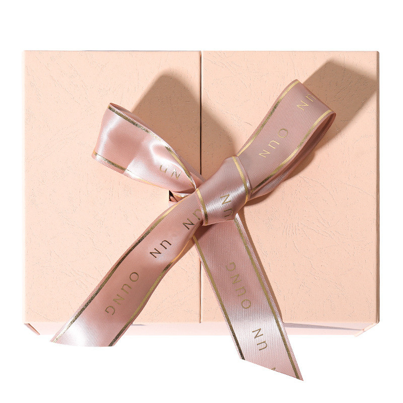 caja de regalo de Cosmetc del rosa de la caja de cartón rígida a todo color de 4C 6C con la cinta